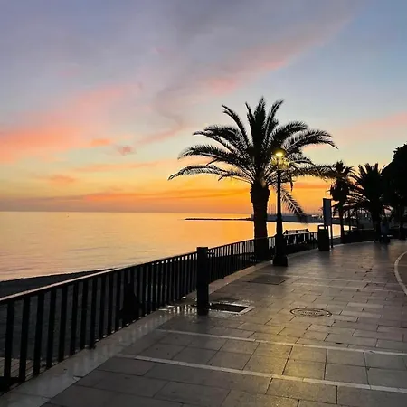 Front Edificio Mayoral Centro Ciudad Y Primera Linea Playa Muy Amplio Y Espacioso * מארבלה