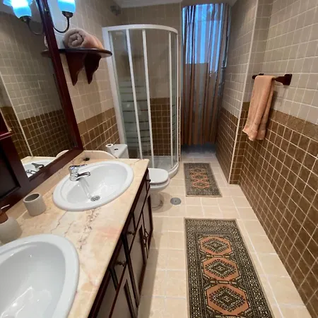 Front Edificio Mayoral Centro Ciudad Y Primera Linea Playa Muy Amplio Y Espacioso דירה *