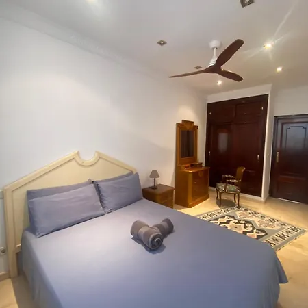 Front Edificio Mayoral Centro Ciudad Y Primera Linea Playa Muy Amplio Y Espacioso דירה