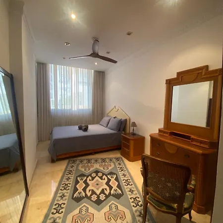 Front Edificio Mayoral Centro Ciudad Y Primera Linea Playa Muy Amplio Y Espacioso מארבלה