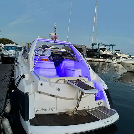 Front Edificio Mayoral Centro Ciudad Y Primera Linea Playa Muy Amplio Y Espacioso * מארבלה