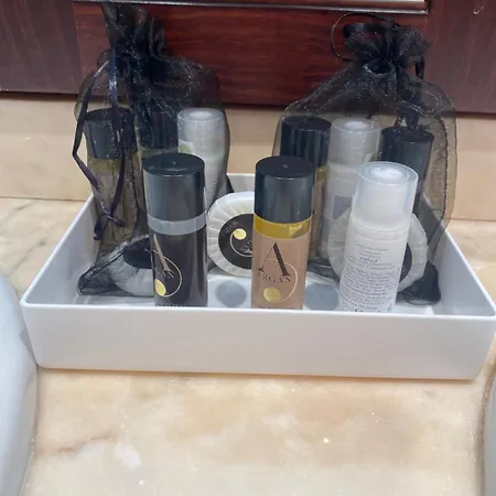 Front Edificio Mayoral Centro Ciudad Y Primera Linea Playa Muy Amplio Y Espacioso דירה מארבלה