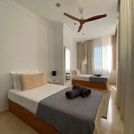 Front Edificio Mayoral Centro Ciudad Y Primera Linea Playa Muy Amplio Y Espacioso 아파트