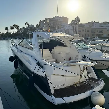 Front Edificio Mayoral Centro Ciudad Y Primera Linea Playa Muy Amplio Y Espacioso * מארבלה