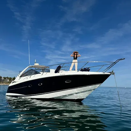 Front Edificio Mayoral Centro Ciudad Y Primera Linea Playa Muy Amplio Y Espacioso *