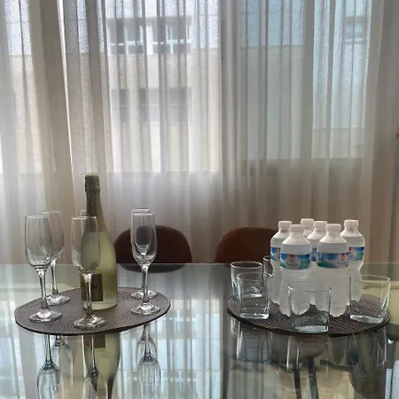 Front Edificio Mayoral Centro Ciudad Y Primera Linea Playa Muy Amplio Y Espacioso דירה *