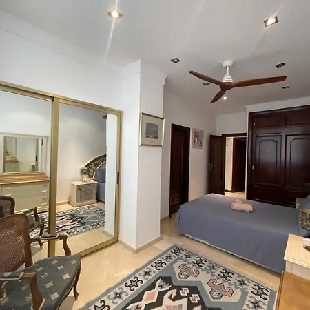 Front Edificio Mayoral Centro Ciudad Y Primera Linea Playa Muy Amplio Y Espacioso 마르베야