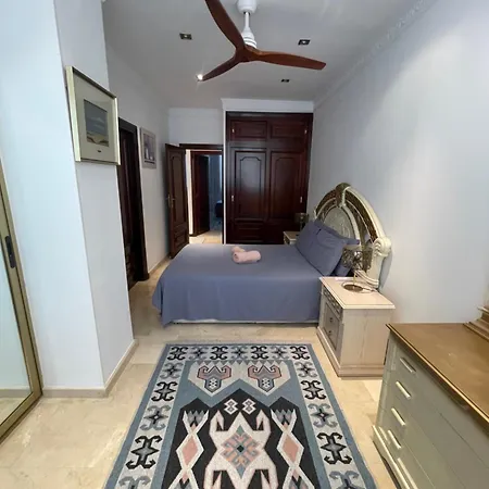 Front Edificio Mayoral Centro Ciudad Y Primera Linea Playa Muy Amplio Y Espacioso * מארבלה