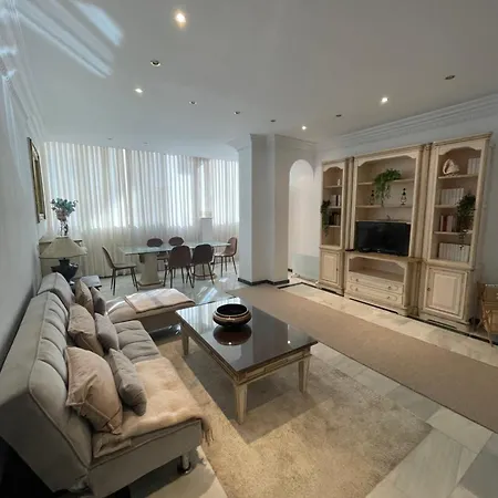 Front Edificio Mayoral Centro Ciudad Y Primera Linea Playa Muy Amplio Y Espacioso Appartement Marbella