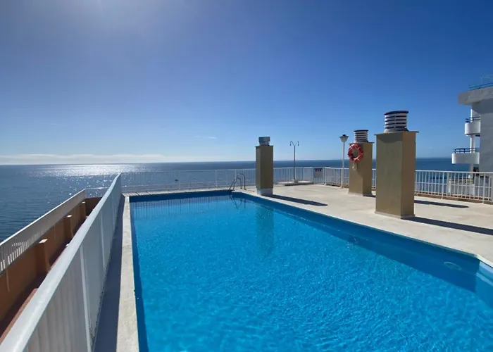 Front Edificio Mayoral Centro Ciudad Y Primera Linea Playa Muy Amplio Y Espacioso *