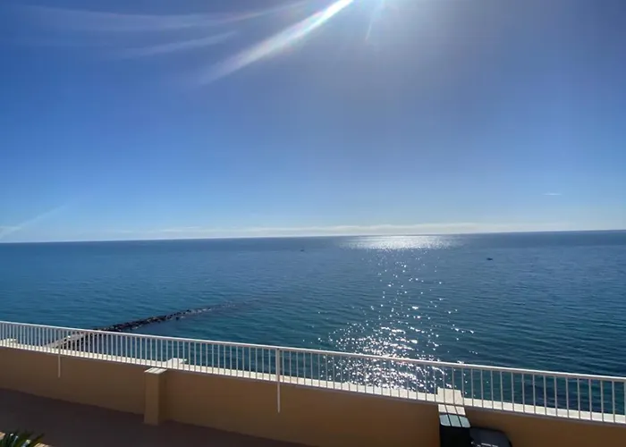 Front Edificio Mayoral Centro Ciudad Y Primera Linea Playa Muy Amplio Y Espacioso Marbella