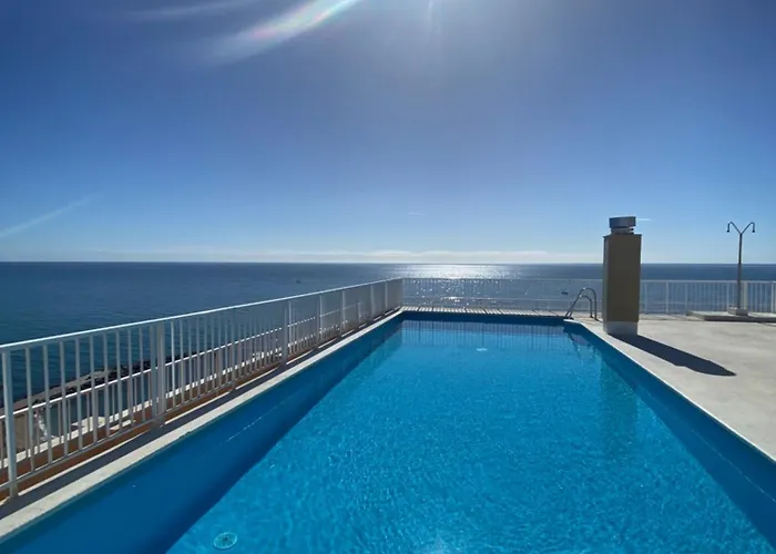 Front Edificio Mayoral Centro Ciudad Y Primera Linea Playa Muy Amplio Y Espacioso *