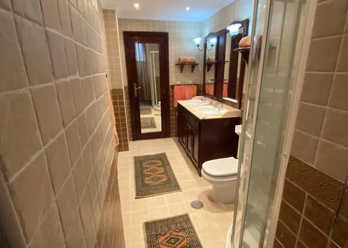 Front Edificio Mayoral Centro Ciudad Y Primera Linea Playa Muy Amplio Y Espacioso * Марбелья