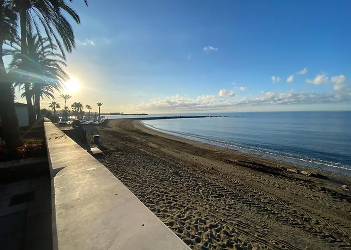 Front Edificio Mayoral Centro Ciudad Y Primera Linea Playa Muy Amplio Y Espacioso Marbella