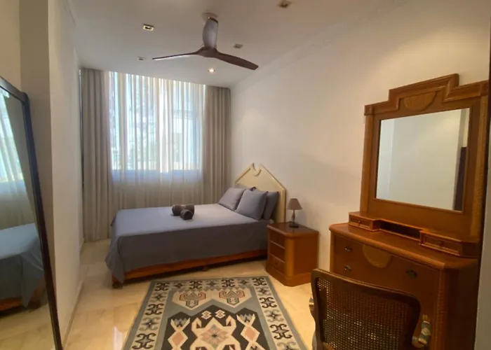 Front Edificio Mayoral Centro Ciudad Y Primera Linea Playa Muy Amplio Y Espacioso Марбелья