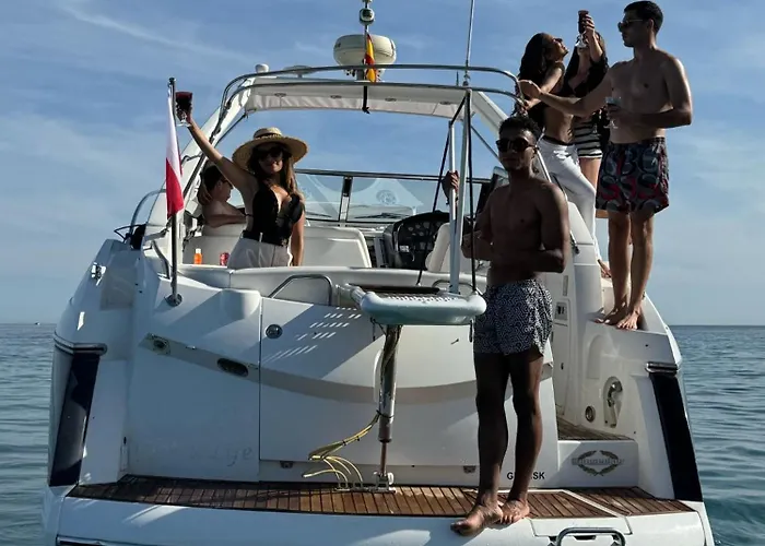 Front Edificio Mayoral Centro Ciudad Y Primera Linea Playa Muy Amplio Y Espacioso *