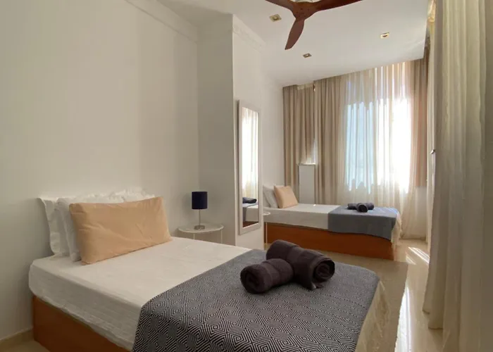 Front Edificio Mayoral Centro Ciudad Y Primera Linea Playa Muy Amplio Y Espacioso Апартаменти