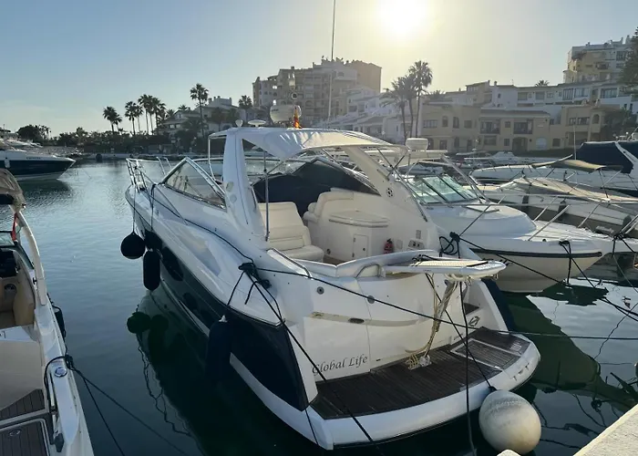 Front Edificio Mayoral Centro Ciudad Y Primera Linea Playa Muy Amplio Y Espacioso * Marbella