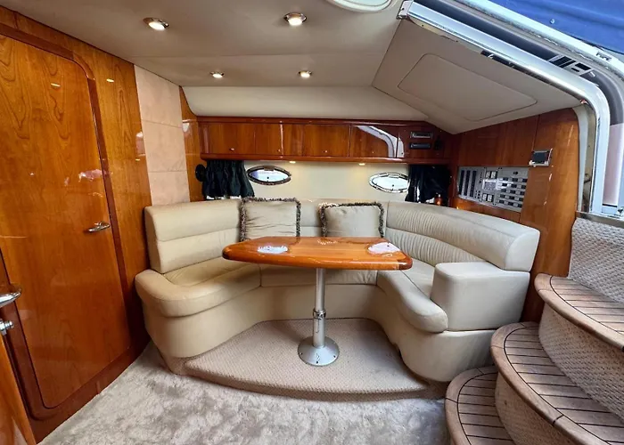 Front Edificio Mayoral Centro Ciudad Y Primera Linea Playa Muy Amplio Y Espacioso * Marbella