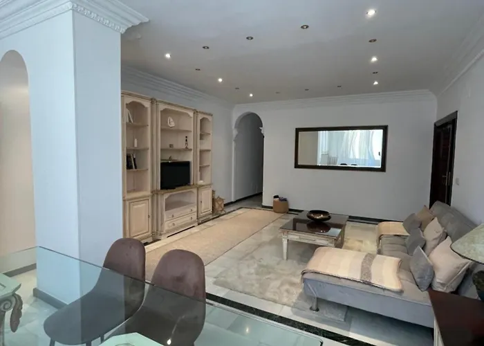 Front Edificio Mayoral Centro Ciudad Y Primera Linea Playa Muy Amplio Y Espacioso Марбелья