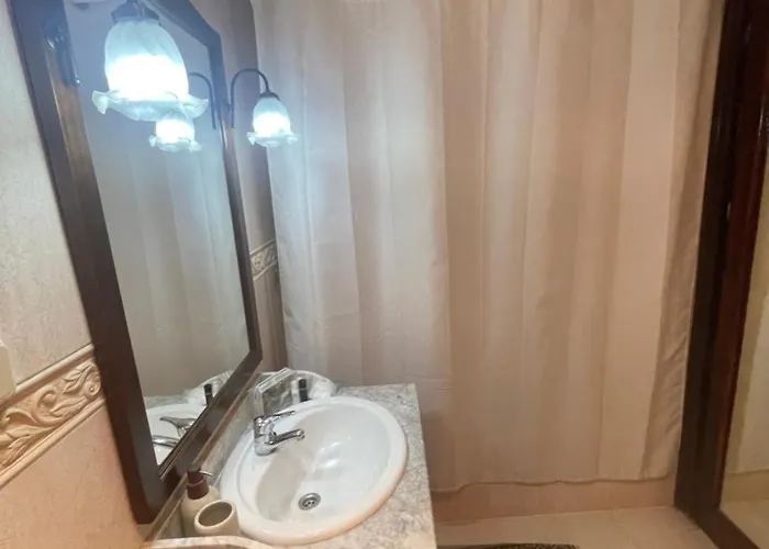 Front Edificio Mayoral Centro Ciudad Y Primera Linea Playa Muy Amplio Y Espacioso