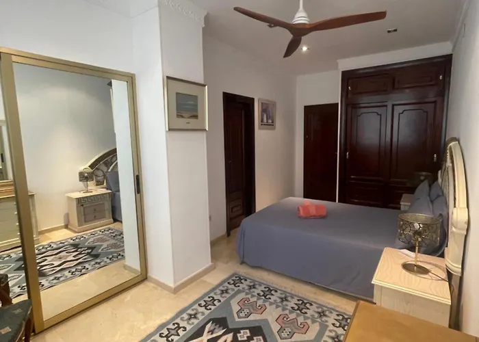 Front Edificio Mayoral Centro Ciudad Y Primera Linea Playa Muy Amplio Y Espacioso *