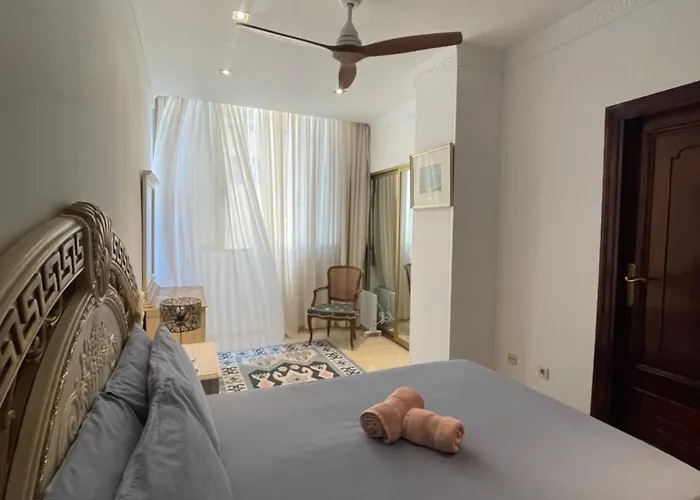 Front Edificio Mayoral Centro Ciudad Y Primera Linea Playa Muy Amplio Y Espacioso *