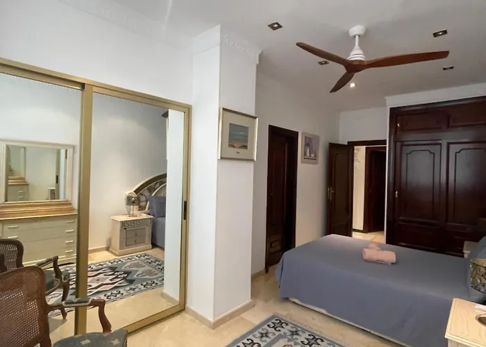 Front Edificio Mayoral Centro Ciudad Y Primera Linea Playa Muy Amplio Y Espacioso Марбелья