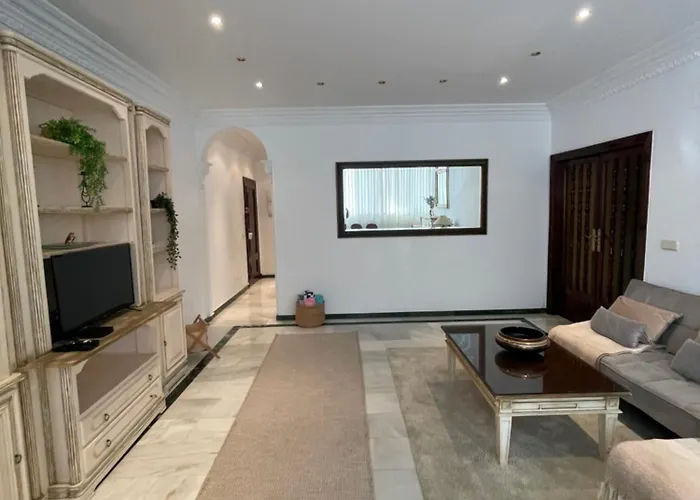 Front Edificio Mayoral Centro Ciudad Y Primera Linea Playa Muy Amplio Y Espacioso *