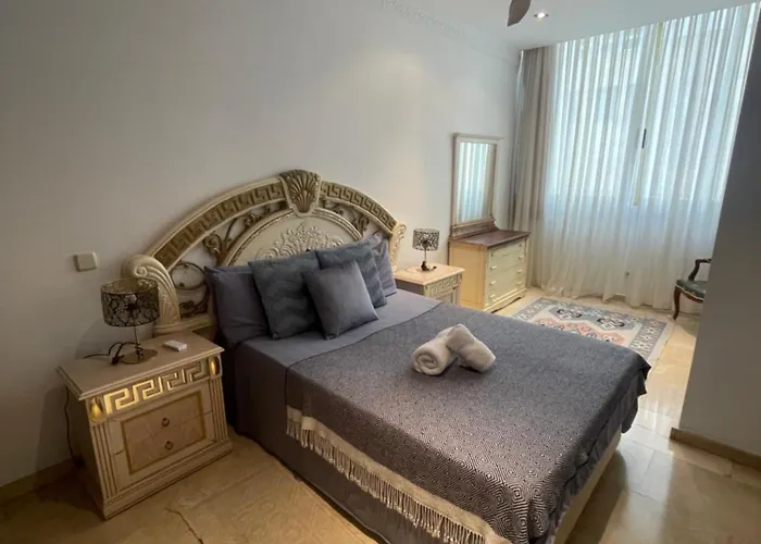 Front Edificio Mayoral Centro Ciudad Y Primera Linea Playa Muy Amplio Y Espacioso *