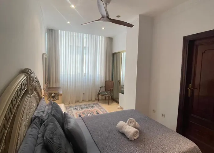 Front Edificio Mayoral Centro Ciudad Y Primera Linea Playa Muy Amplio Y Espacioso * Marbella