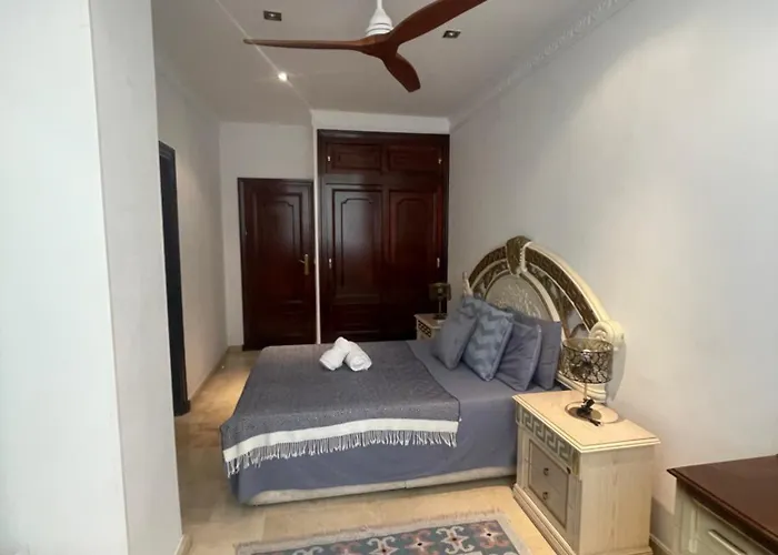 Front Edificio Mayoral Centro Ciudad Y Primera Linea Playa Muy Amplio Y Espacioso