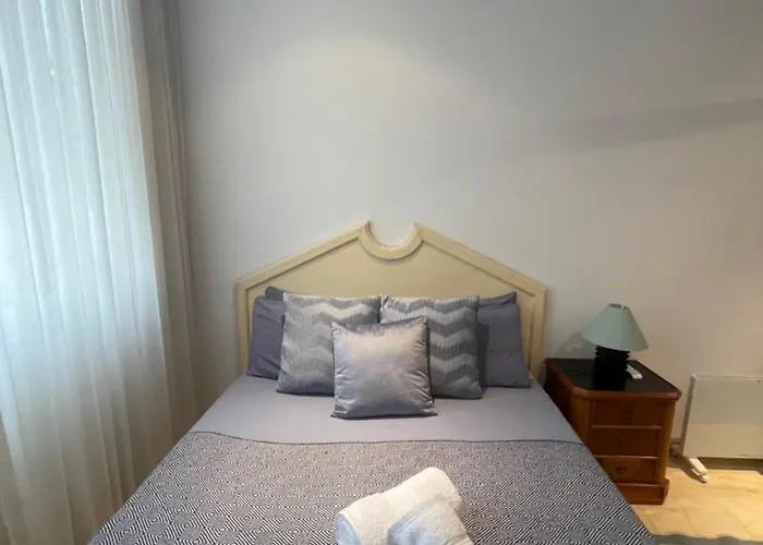 Front Edificio Mayoral Centro Ciudad Y Primera Linea Playa Muy Amplio Y Espacioso * Marbella