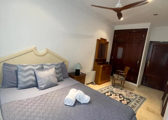 Front Edificio Mayoral Centro Ciudad Y Primera Linea Playa Muy Amplio Y Espacioso