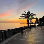 Front Edificio Mayoral Centro Ciudad Y Primera Linea Playa Muy Amplio Y Espacioso * Μαρμπέλλα