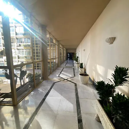 Front Edificio Mayoral Centro Ciudad Y Primera Linea Playa Muy Amplio Y Espacioso *