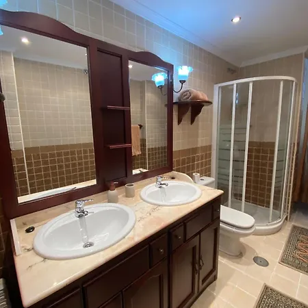 Front Edificio Mayoral Centro Ciudad Y Primera Linea Playa Muy Amplio Y Espacioso Marbellac