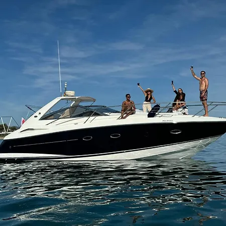 Front Edificio Mayoral Centro Ciudad Y Primera Linea Playa Muy Amplio Y Espacioso