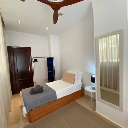 Front Edificio Mayoral Centro Ciudad Y Primera Linea Playa Muy Amplio Y Espacioso * Marbellac